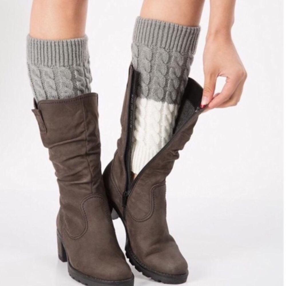 💥 CLEARANCE Cable Knit Reversible Boot Cuffs - Picture 3 of 4